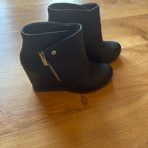 EUC!! REACTION KENNETH COLE WEDGE 7